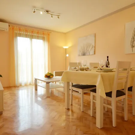 Apartment Coastal Breeze In *