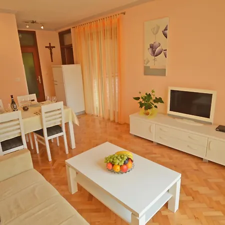 Coastal Breeze In Apartment
