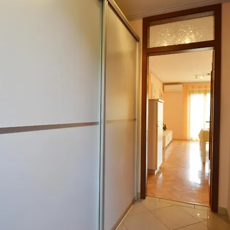 Apartment Coastal Breeze In Rovinj