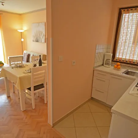 Coastal Breeze In Apartment